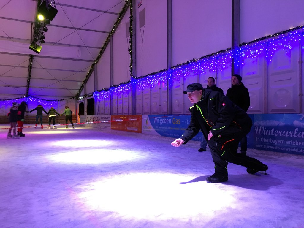 GasProfi24 und BonnGas beim Eisstockschießen in Bonn bei Bonn on Ice - 2
