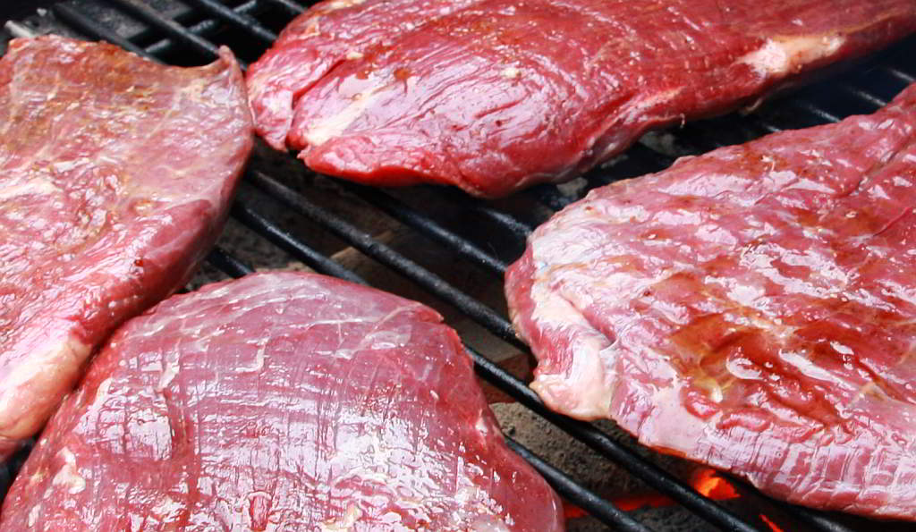 Bild Rindfleisch auf Grill - GasProfi24 Blog